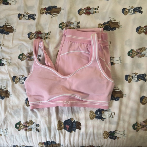 Alo Hearthrob Set in Sweet Pink
